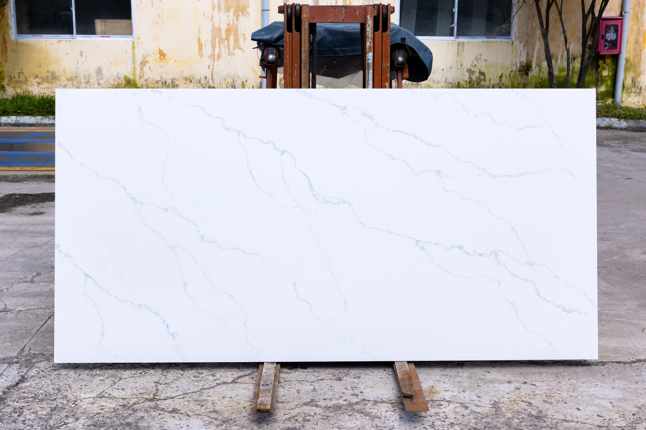 Calacatta River Engineered Quartz Slab