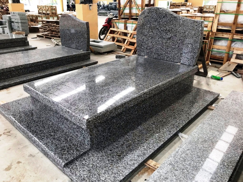 European-Style Single-Grave Set