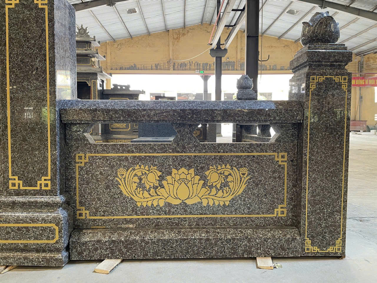 LĂNG MỘ NỘI ĐỊA
