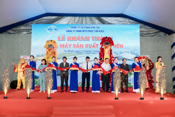 Leadership of Phu Tai Joint Stock Company officiates the ribbon-cutting ceremony for the factory inauguration